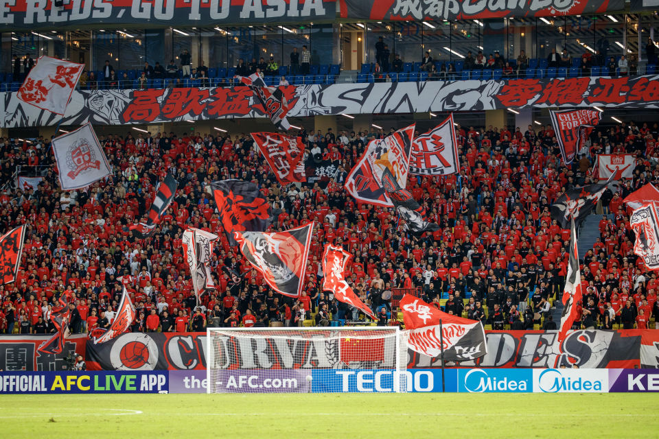 成都蓉城中, 战亚冠, 餐饮人的托